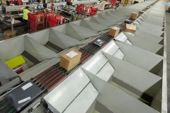 Axiom's sorter processes 8000 packets an hour at B2C Europe