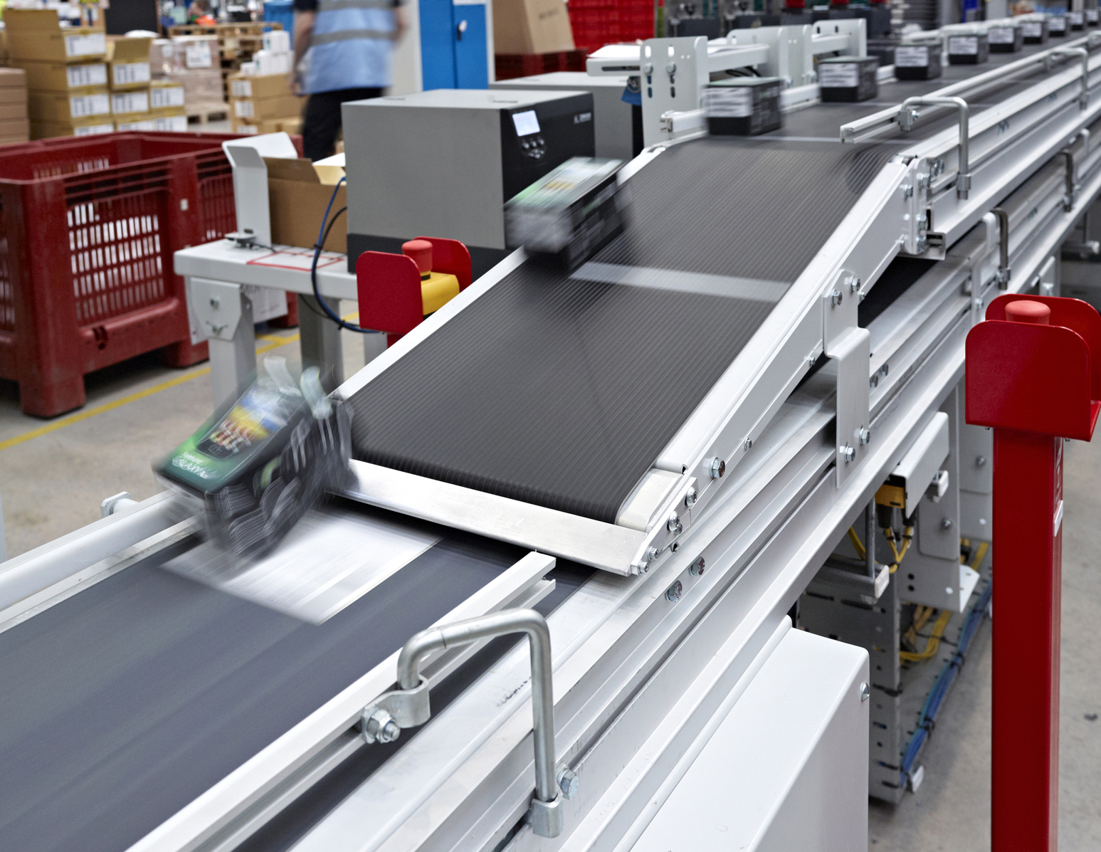 Marrying of printed advice notes with scanned items. Synchronised servo driven conveyors ensure high-accuracy order traceability.