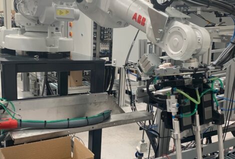 conveyors and robotics - Test installation of robot and conveyor for efficiency