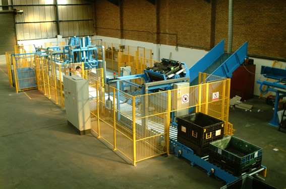 Axiom GB Ltd supplies a range of conveyor modules and types for all requirements. Let’s talk…. We’d love to help you solve your materials handling challenges. www.axiomgb.com sales@axiomgb.com +44(0)1827 61212